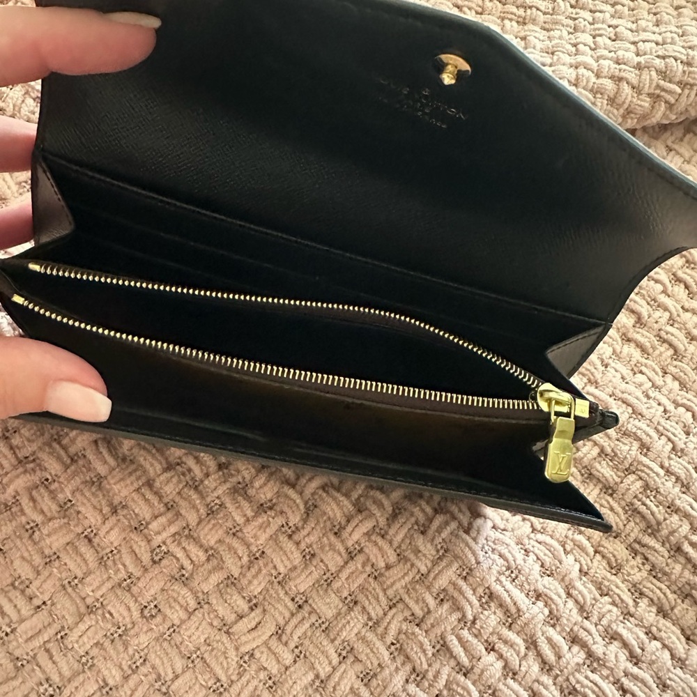 EUC Sarah Reverse Monogram wallet.  Giftable - Picture 6 of 10